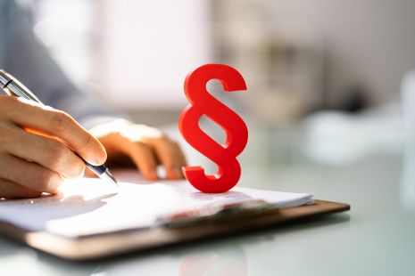 Foto: Mappe mit Paragraph Symbol